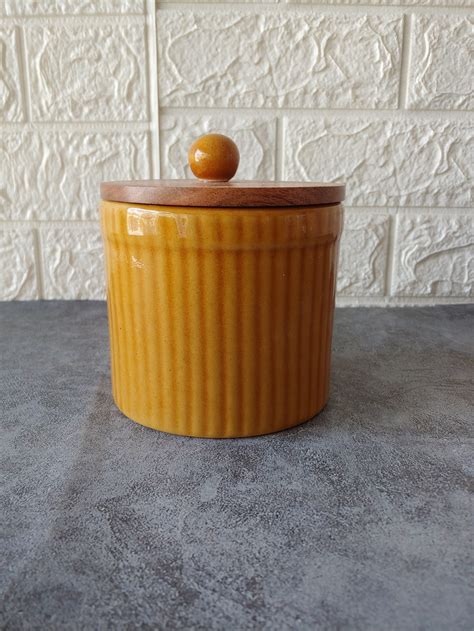 Honey Airtight Ceramic container 4 "with Wodden Lid – Grey Pottery