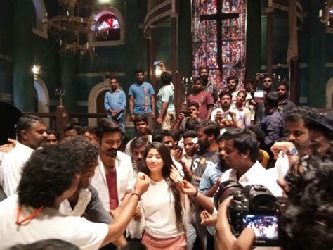 Sai Pallavi celebrates her birthday with Dhanush and Maari 2 team cast ...
