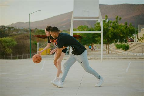 They Are Playing Basketballl 的图像结果