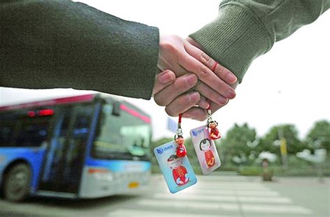 宁波第三代社保卡来了！可刷地铁公交，303个城市互通__凤凰网