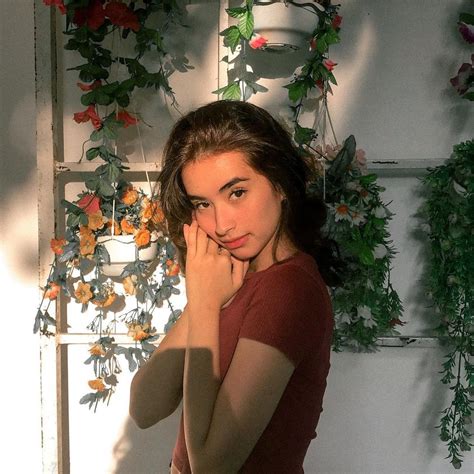 Nonton Bola di Qatar Bareng Adiba, 7 Potret Nadia Eks Abidzar Kini Pacari Pemain Timnas