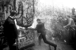 柏林墙倒塌30年 德国人期待“真正统一”_发现频道_中国青年网