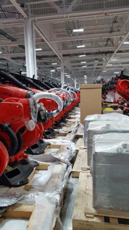 Leaked Tesla factory photos reveal 'alien' robot army for Model 3 ...