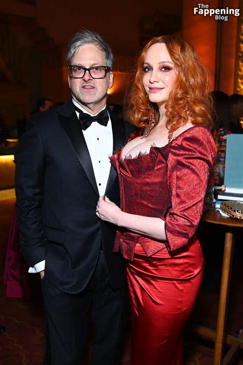 Christina Hendricks Displays Nice Cleavage at The Art Of Elysium’s 25th Anniversary HEAVEN Gala ...
