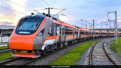 पीएम मोदी के हरी झंडी दिखाने से पहले बदल गया पहली 'वंदे मेट्रो ट्रेन ...