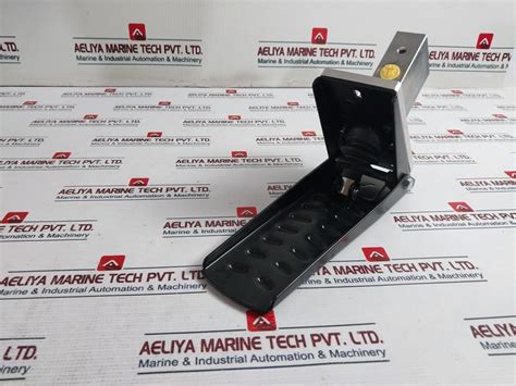 Hydro Control 10070 Foot Pedal Control For Crane 7032A355 – Aeliya Marine