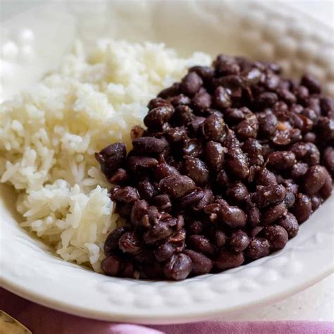 Quick and Easy Seasoned Vegan Black Beans Recipe