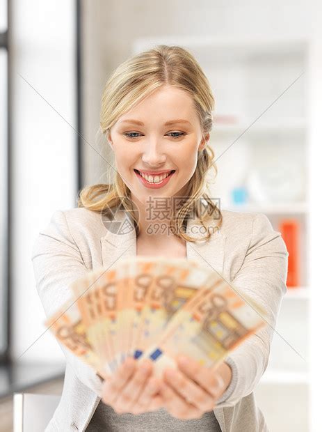 带着欧元现金的可爱女人的明亮照片高清图片下载-正版图片300762925-摄图网