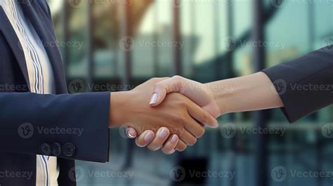 Business-Casual Handshake Wallpaper 的图像结果