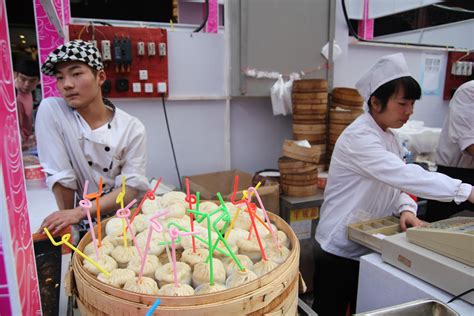 上海豫园举行2015中华民俗小吃文化节 - China.org.cn