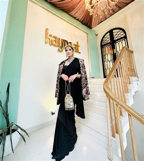 BLACK SAREE