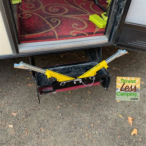 Lippert Solid Step Install 的图像结果