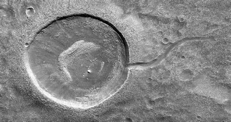 NASA's MRO spots a 'tadpole crater' on Mars - IBTimes India