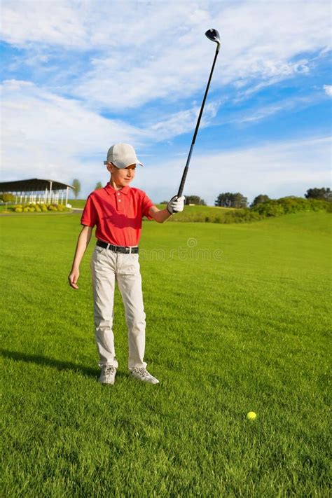 男孩高尔夫球使用 库存照片. 图片 包括有 男性, 外面, 健康, 竞争, 能源, 人们, 路线, 竹子 - 59869264