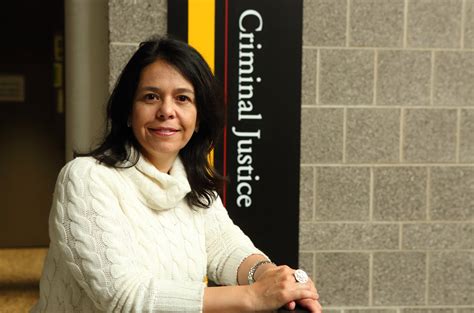 Graduating seniors honor outstanding teachers | UIC today