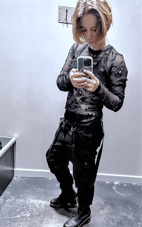 I’m a baby goth/emo finally coming out to the world. Does anyone have tutorial video suggestions ...