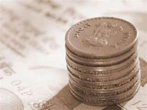 Weak rupee: NRIs' relatives back home to get more rupees - The Economic ...