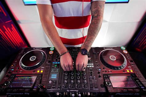 How to be a DJ and Mix Music