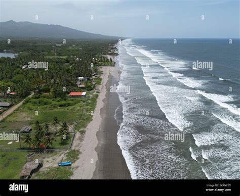 The ocean waves touching the coastline with the green beach view, Playa ...