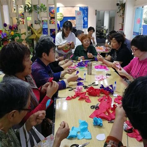 中国妇女手工创新产品暨多彩贵州苗绣文化展在贵阳举行-新华网