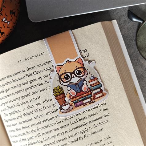 Reading Kitten - Magnetic Bookmark – Ink-Insights-Thoughts