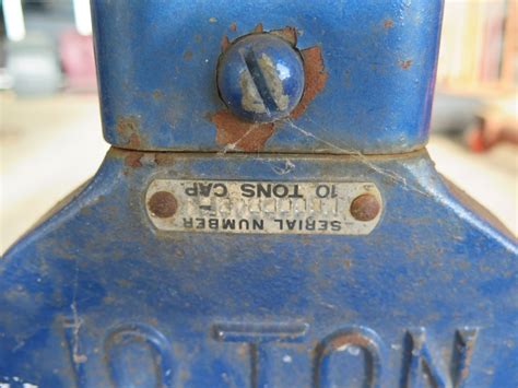 Lincoln Industrial Hydraulic Floor Jack 10 Ton (Doesn't Lift)