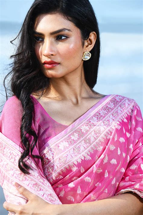'Zehn-e-Gul' Pastel Pink Pure Resham Cotton Silk Banarasi Handloom Sar ...