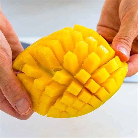 How to Cut a Mango - Jessica Gavin