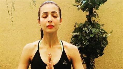 Malaika Arora nails most difficult yoga stretches in sports bra and ...