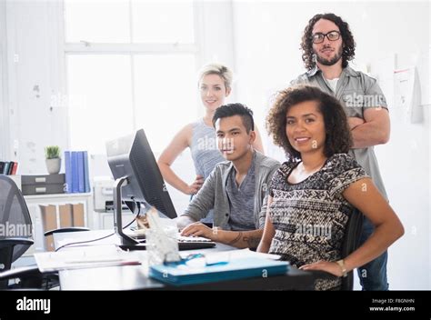 Business People Smiling 的图像结果