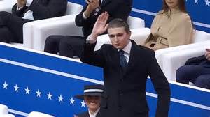 Barron Trump, 19, Moves Back Into White House For School – But Where ...