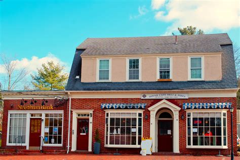 Massachusetts' "Beverly Hills" Is The Most Exclusive Town In The State