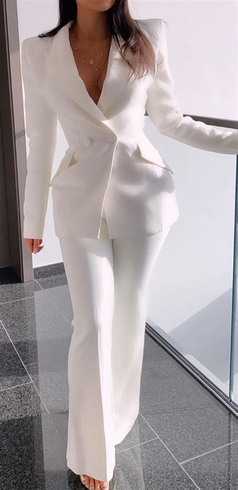 White Pantsuit for Women | Graduation Outfit Ideas