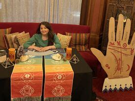 Psychic palm tarot card reader - Psychic Los Angeles, CA - The Bash