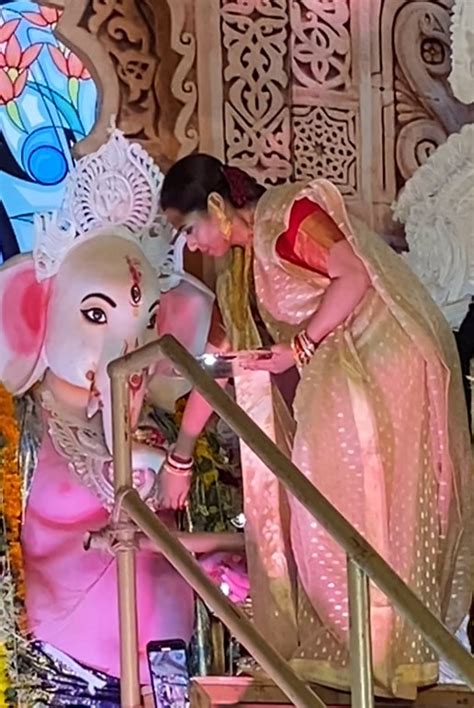 Durga Puja 2024: Rani Mukerji, Kajol perform Sindoor Khela, shine in ...