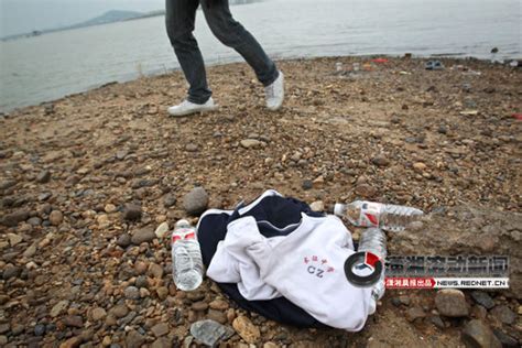 初一学生湘江游泳被冲走 5小时后捞出遗体[图]_新浪新闻