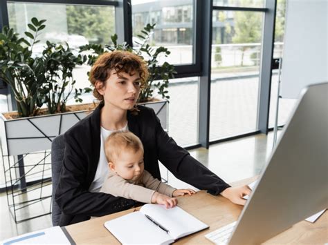 Kazna majčinstva: Kako rodne predrasude ugrožavaju profesionalni razvoj ...