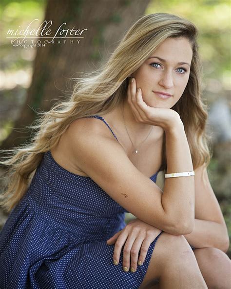 Senior Portraits Girls Swim 的图像结果