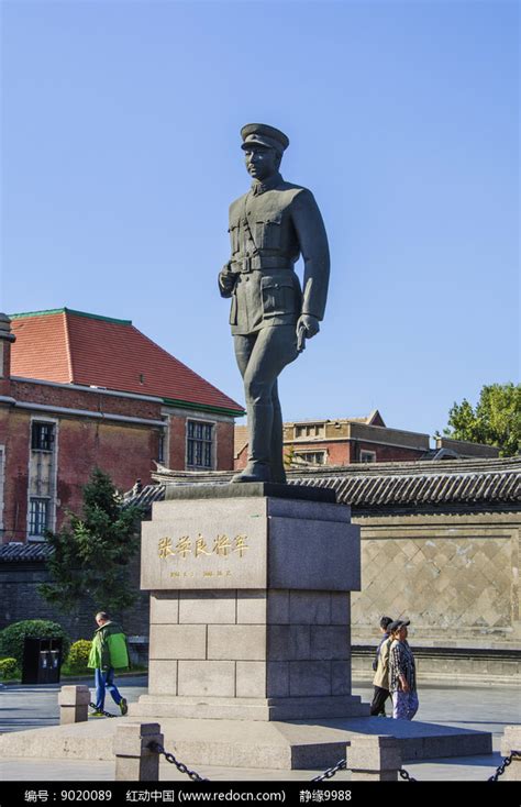 张学良将军右侧雕像全景高清图片下载_红动中国