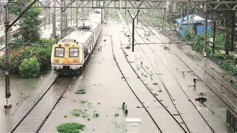 Local Train News in Mumbai Today 的图像结果