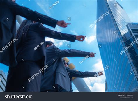 Pointing Stock 的图像结果