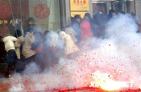 大连“开门炮”炸出近千吨红色垃圾,春节 - 滚动新闻 - 温州网