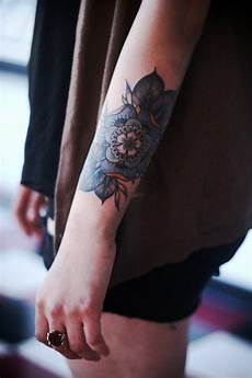 tatuaggi dei fiori 1001 idee di tatuaggi fiori per scegliere quello ad hoc tatuaggi dei fiori 1001 idee di tatuaggi fiori per scegliere quello ad hoc