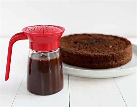 chocolate simple syrup for cakes