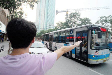 公交司机发帖：请不要伸手拦公交车_财经_腾讯网