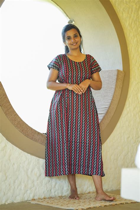 Tanvi Black Ladies Cotton Nighty | Mullai Nightwear – Pleated Up