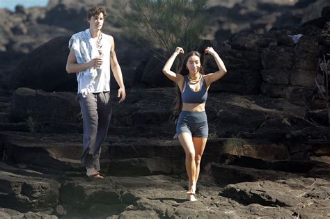Shawn Mendes snapped in Hawaii with Hitomi Mochizuki