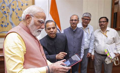 Prez Murmu, PM Modi take part in self-enumeration exercise as India's ...