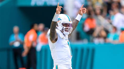Did Tua, McDaniel Save Their Jobs? NFL Fans Weigh In on Dolphins' Upset ...