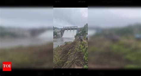 Bhadra dam nears full capacity, surplus water released | Mysuru News ...